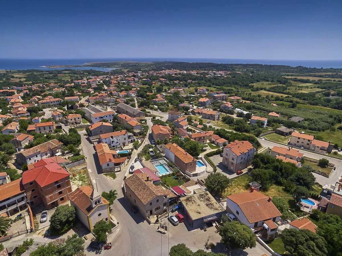 Apartments Ceh Ližnjan
