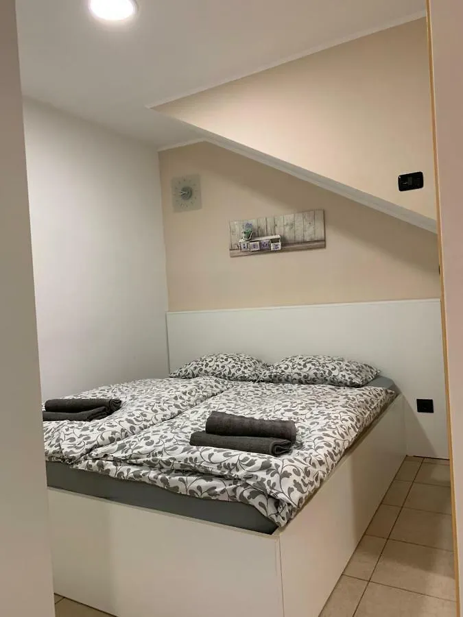 Apartments Ceh Ližnjan