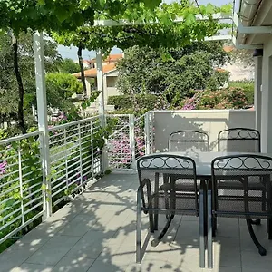 Apartment Haus Mirela, Ližnjan